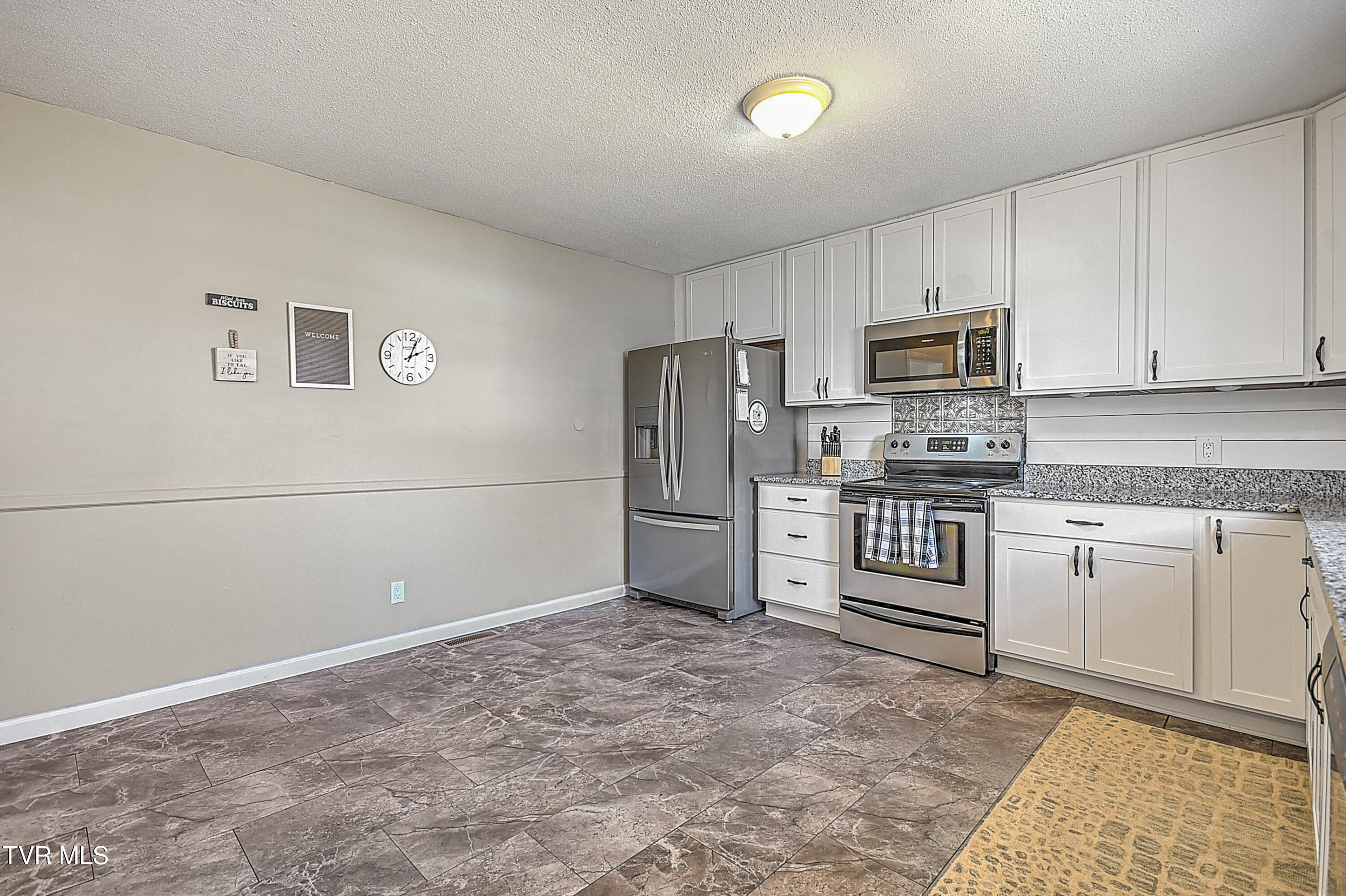 301 Colonial Circle Greeneville, TN 37745 - Photo 9 of 40 301 Colonial Cir JK-11