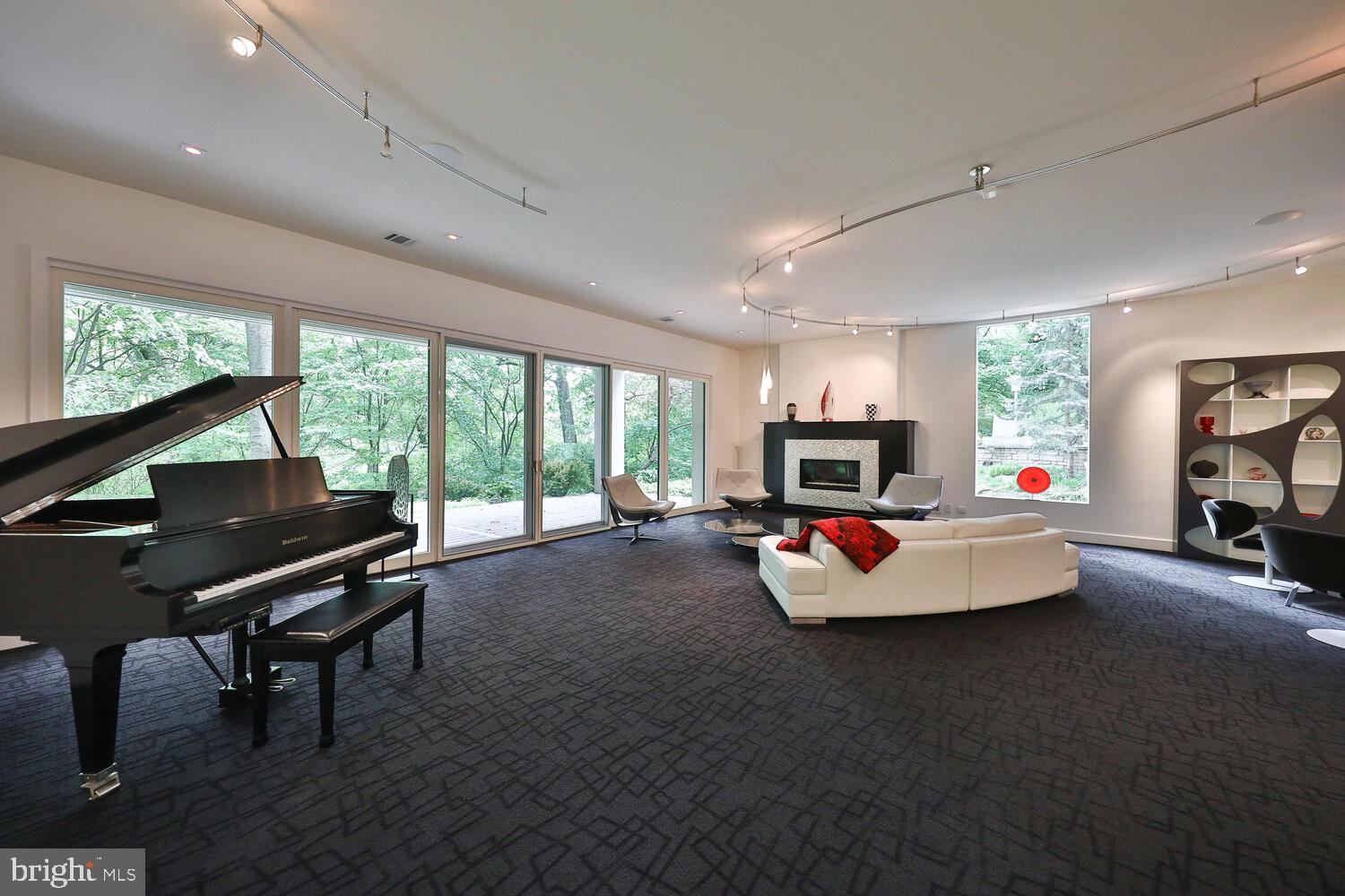 4126 Apalogen Road Philadelphia, PA 19129 - Photo 46 of 96