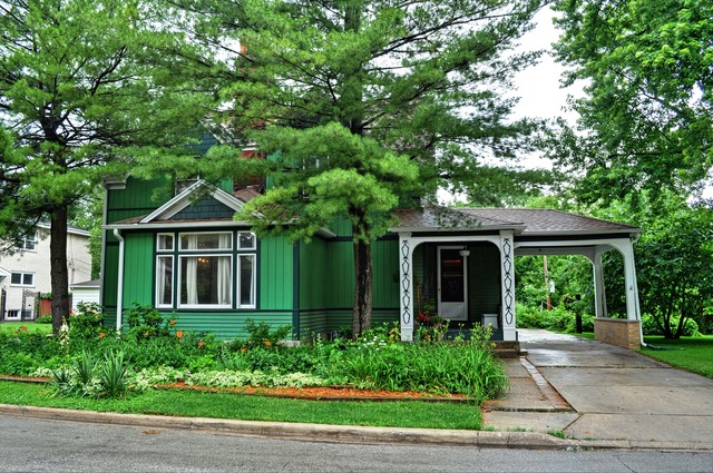 30 West Avenue Riverside, IL 60546 - Photo 1 of 21 front view of house with a yard
