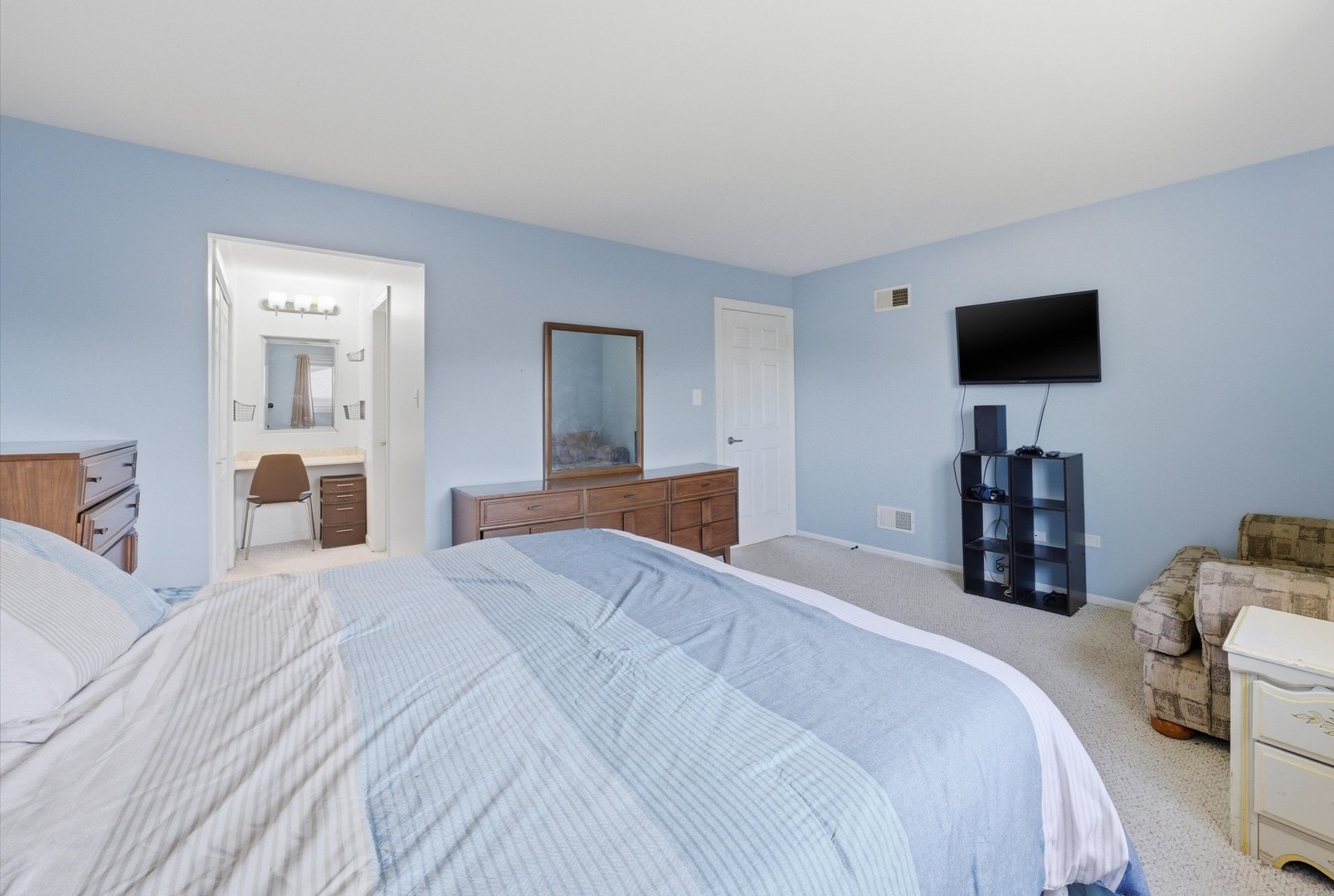 3517 Jacqueline Drive Crete, IL 60417 - Photo 14 of 26 a bedroom with a bed and a television