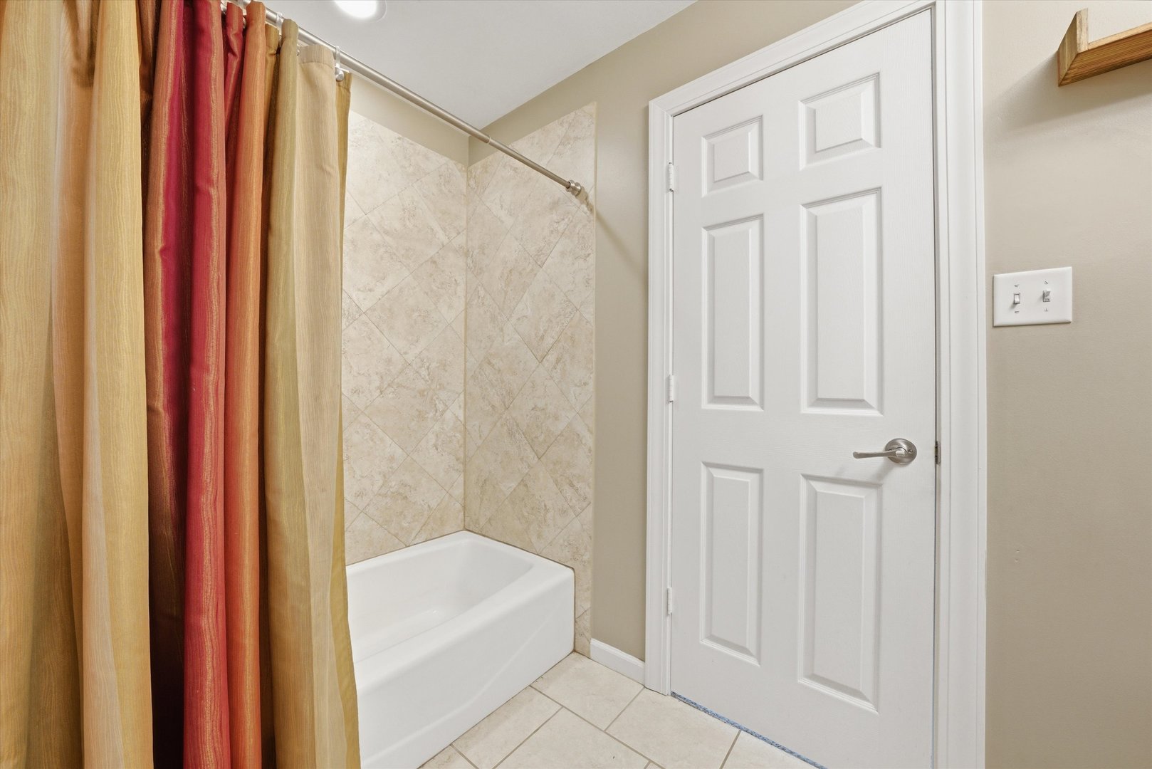 3517 Jacqueline Drive Crete, IL 60417 - Photo 16 of 26 a bathroom with a bathtub and a shower