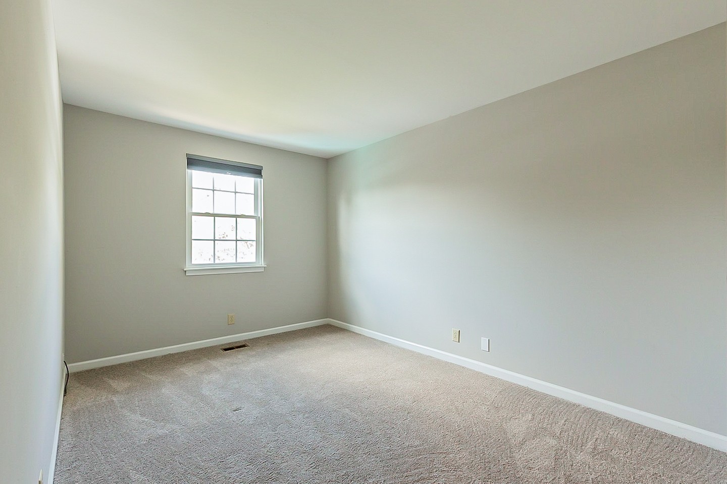 896 General George Patton Road Nashville, TN 37221 - Photo 18 of 23 an empty room with windows