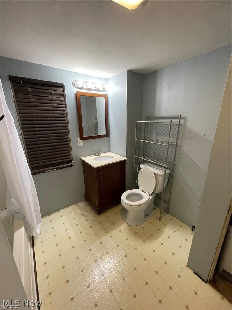 1911 Youngstown Road Southeast Warren, OH 44484 - Photo 8 of 17 Full bath featuring light flooring and vanity