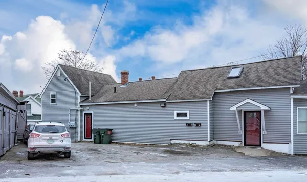 $2,100 | 37 Dutton Street, Manchester, NH 03104