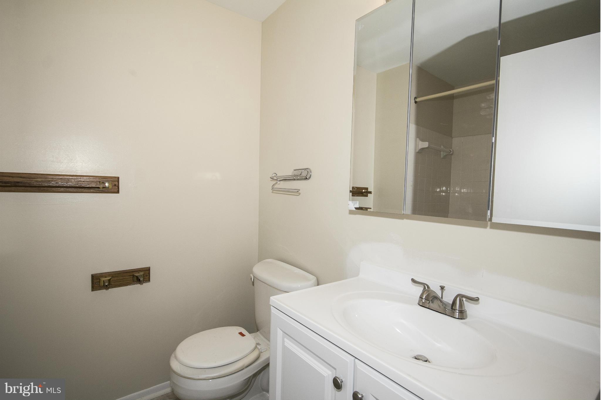 16 Coliston Road, Unit B Reisterstown, MD 21136 - Photo 17 of 18 Bath