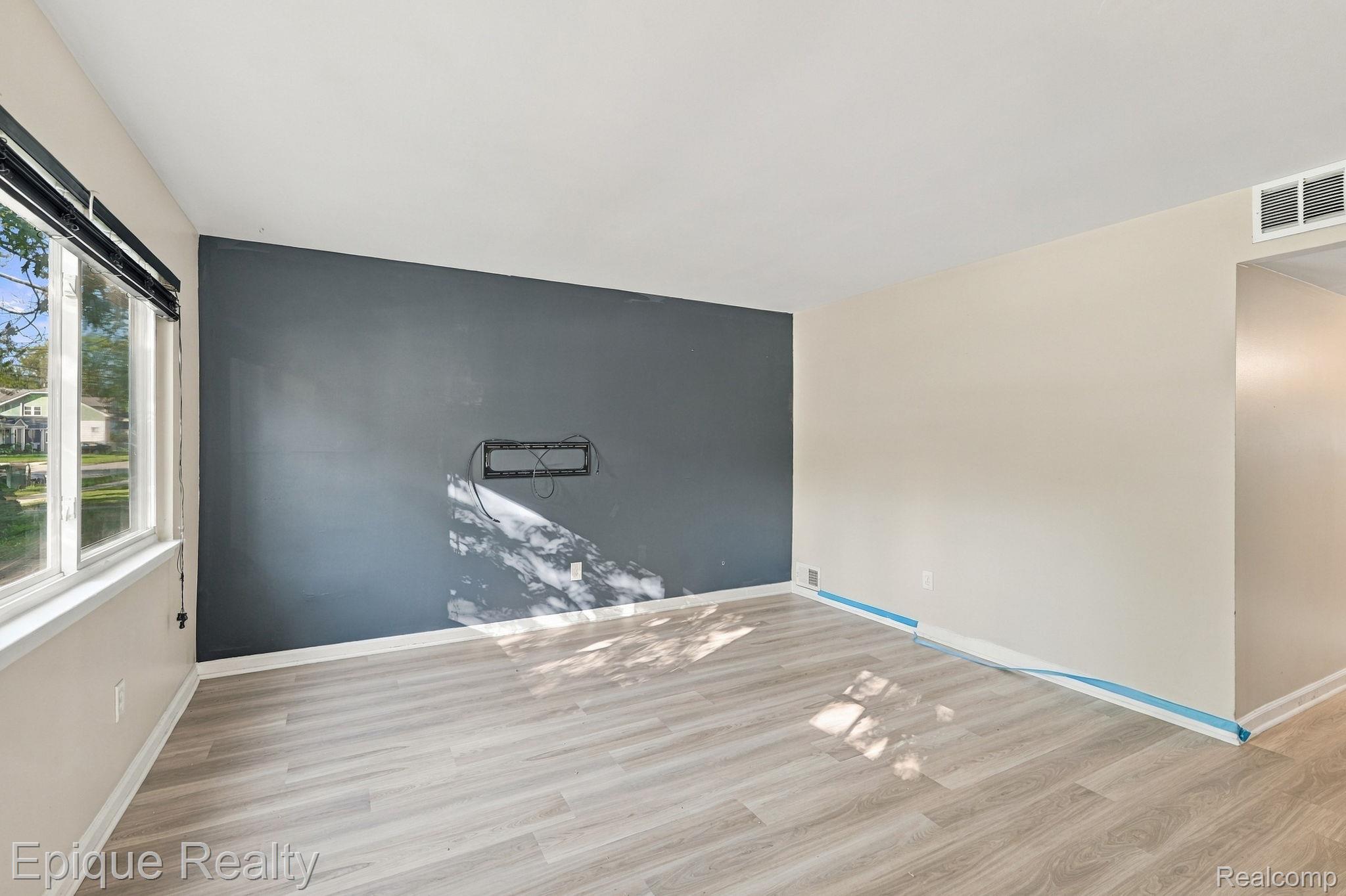 1962 Leitch Road Ferndale, MI 48220 - Photo 8 of 25 5-web-or-mls-DSC01170.jpg