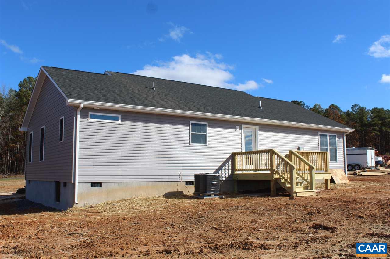 703 Correctional Center Road Dillwyn, VA 23936 - Photo 6 of 13 a view of a car garage