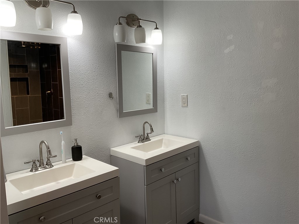 3996 Christina Road Chino, CA 91710 - Photo 14 of 25 Primary Bathroom