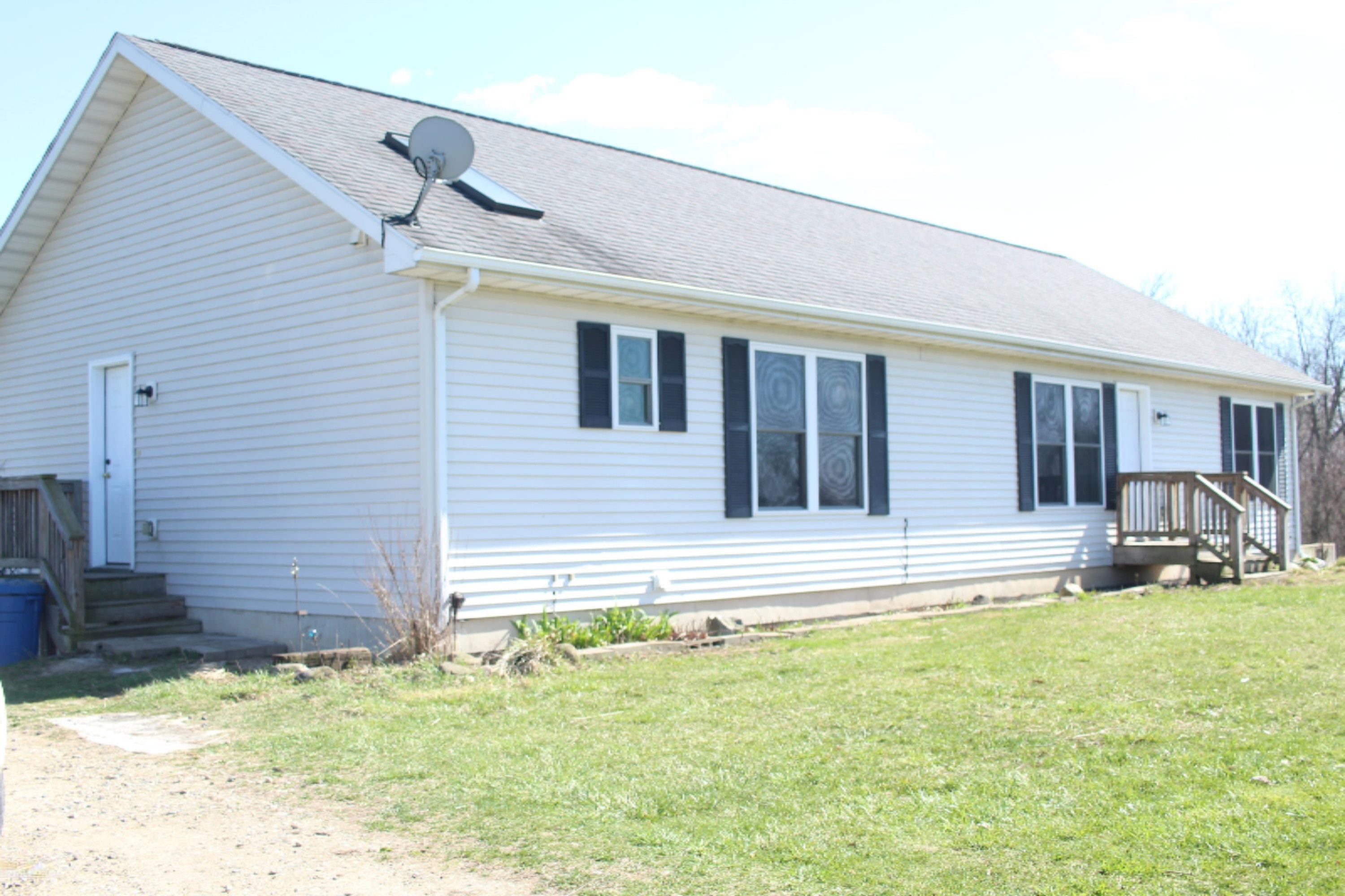 9984 Jones Road Bellevue, MI 49021 - Photo 2 of 47 IMG_3159