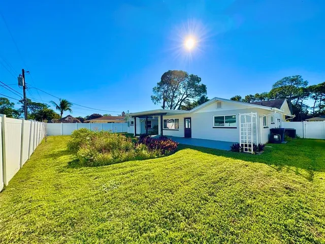 $3,200 | 1201 86th Avenue North, St. Petersburg, FL 33702