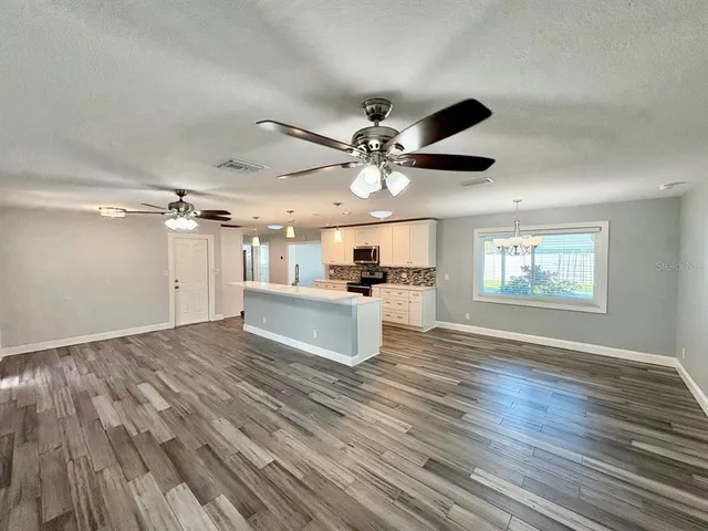 $3,200 | 1201 86th Avenue North, St. Petersburg, FL 33702