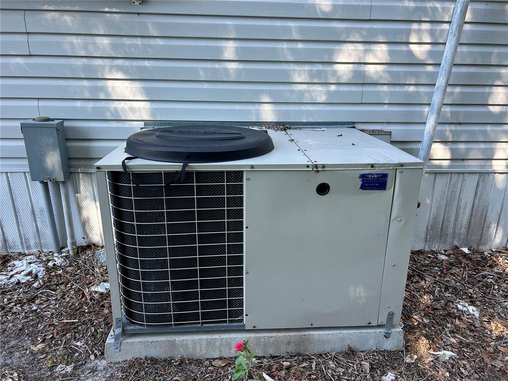 4775 Tri Par Drive Sarasota, FL 34234 - Photo 26 of 50 a view of a fireplace