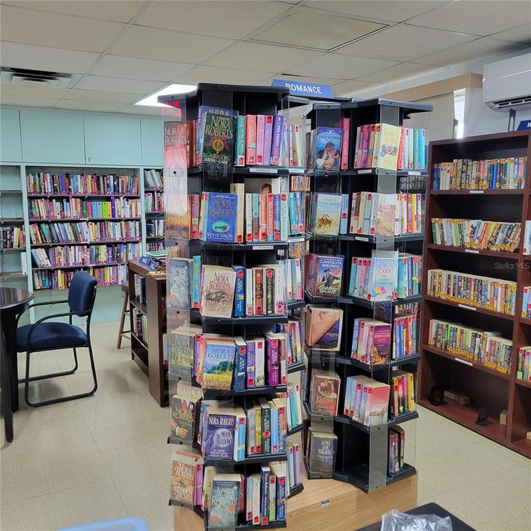 4775 Tri Par Drive Sarasota, FL 34234 - Photo 49 of 50 a living room with a book shelf and a book shelf