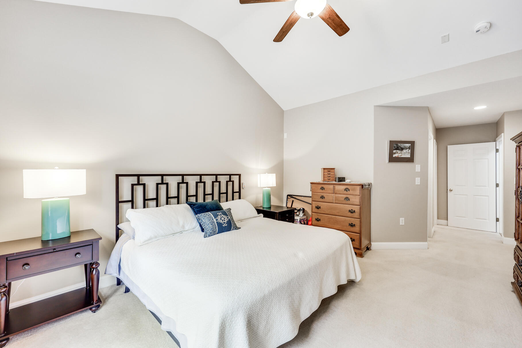 9 Stratford Ridge Mashpee, MA 02649 - Photo 20 of 34 a bedroom with a bed and a lamp