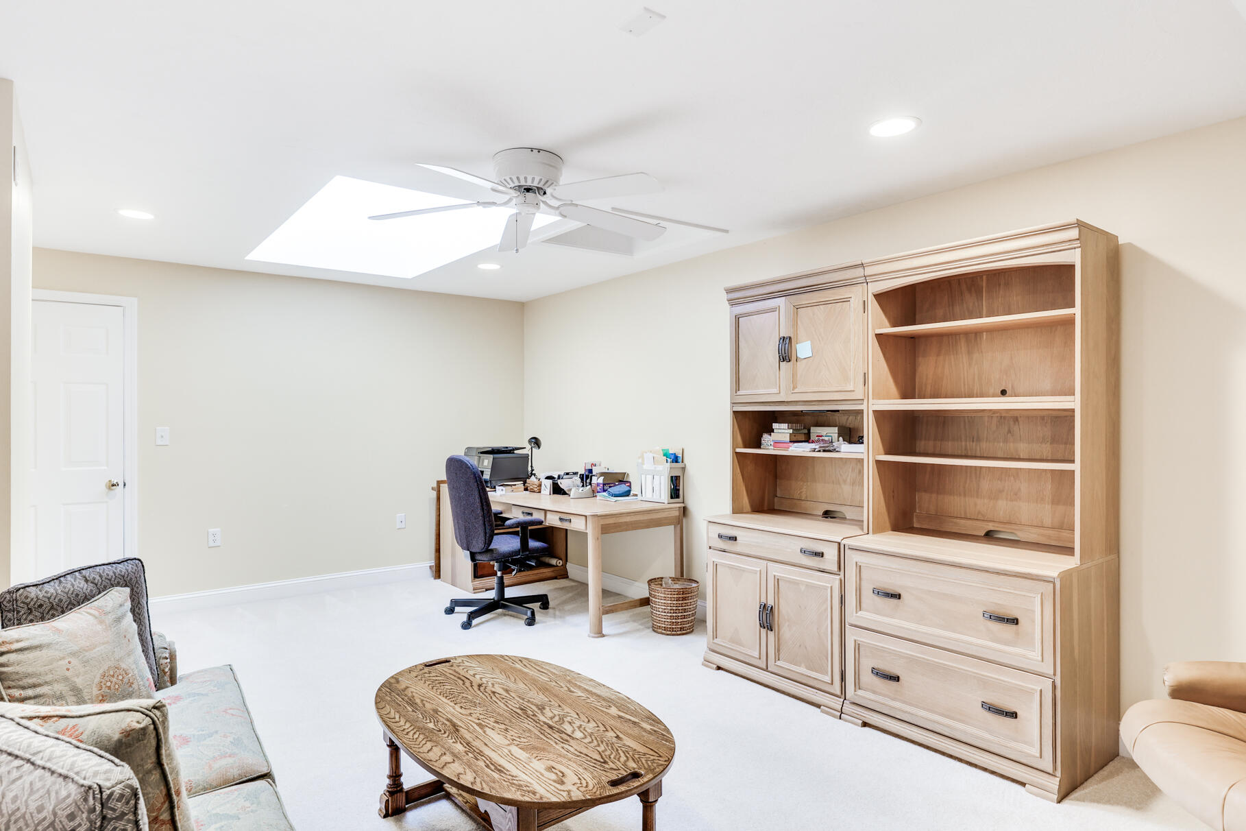 9 Stratford Ridge Mashpee, MA 02649 - Photo 23 of 34 a workspace with furniture