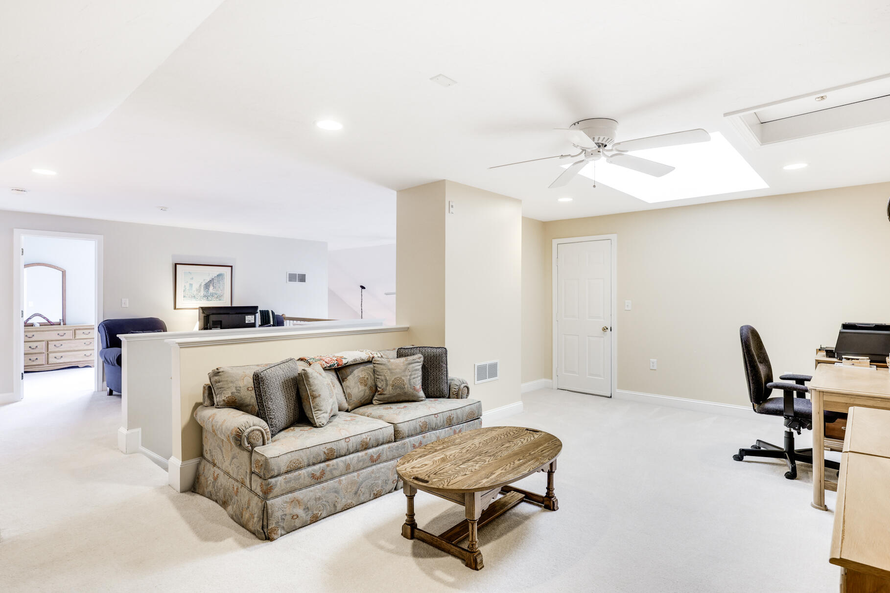 9 Stratford Ridge Mashpee, MA 02649 - Photo 24 of 34 a living room with furniture and a ceiling fan
