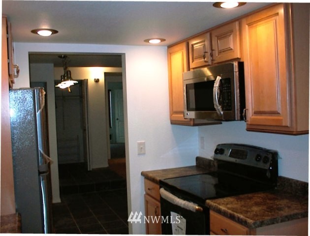 17529 151st Avenue Southeast, Unit 75 Renton, WA 98058 - Photo 3 of 11 Gallery Image 3