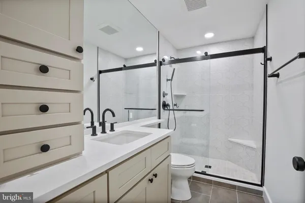 $4,200 | 165 E Street Northeast, Vienna, VA 22180