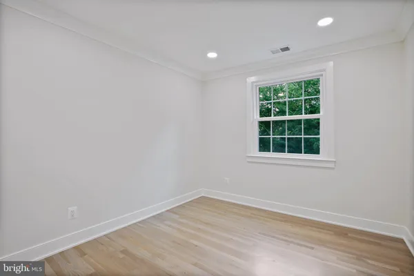 $4,200 | 165 E Street Northeast, Vienna, VA 22180