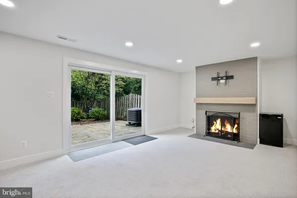 $4,200 | 165 E Street Northeast, Vienna, VA 22180