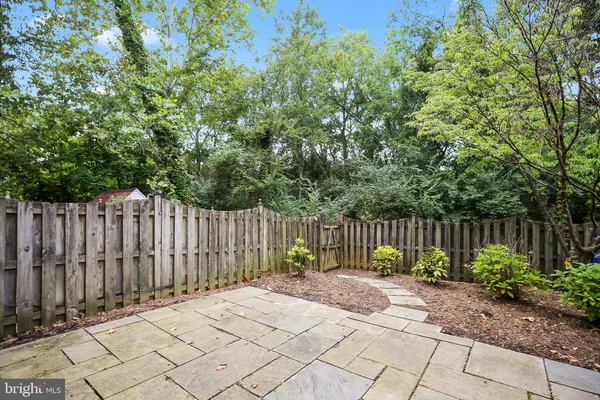 $4,200 | 165 E Street Northeast, Vienna, VA 22180
