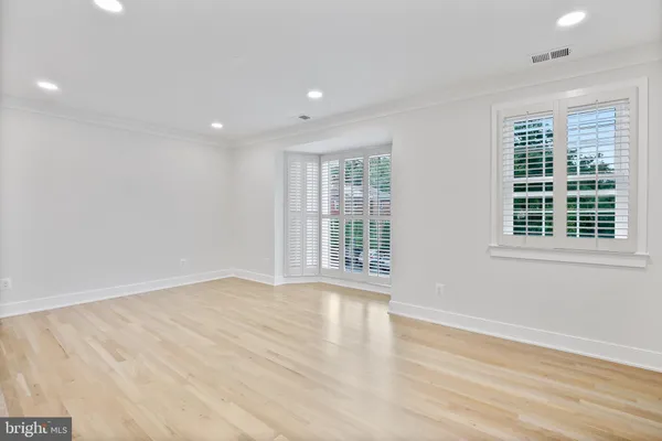 $4,200 | 165 E Street Northeast, Vienna, VA 22180