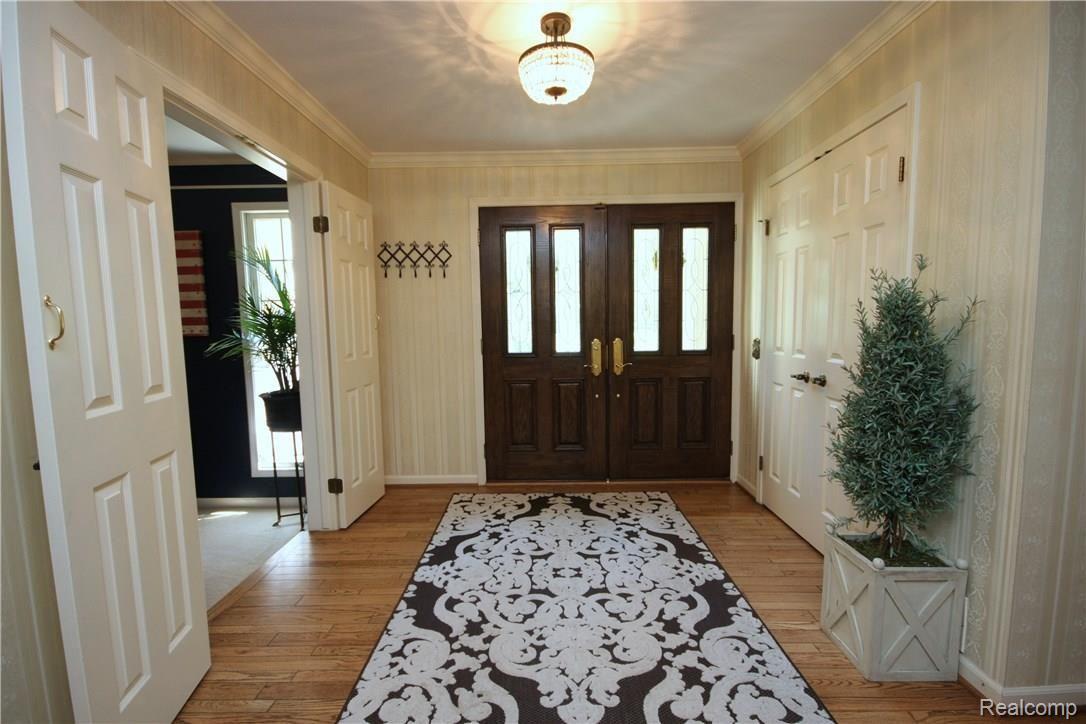 2884 Woodford Circle Rochester, MI 48306 - Photo 4 of 43 081.JPG