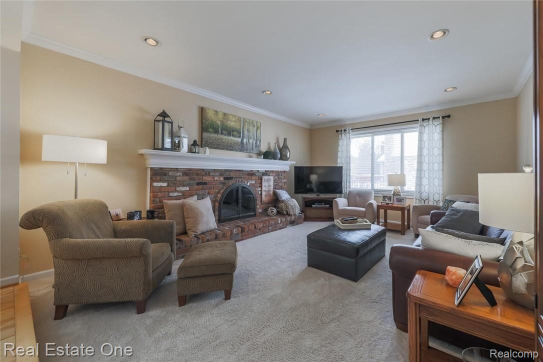 698 Abbey Court Rochester, MI 48307 - Photo 24 of 54 22-Abbey.jpg