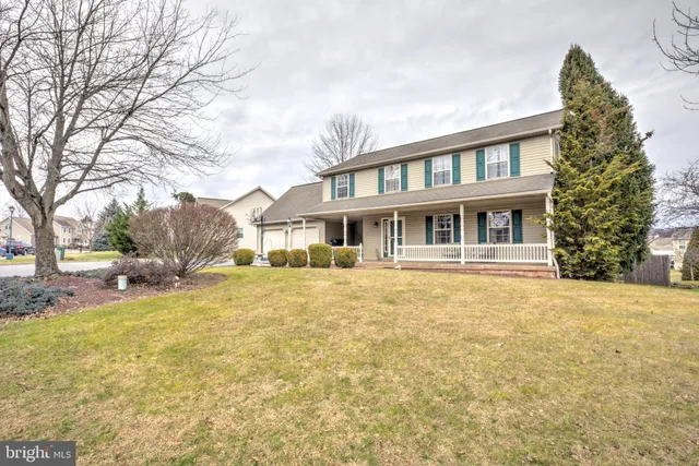$450,000 | 176 Fairway Drive, Denver, PA 17517
