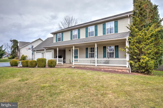 $450,000 | 176 Fairway Drive, Denver, PA 17517