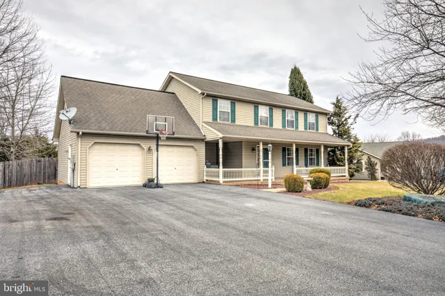 $450,000 | 176 Fairway Drive, Denver, PA 17517