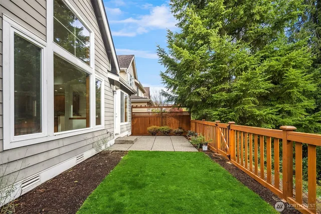 a view of a house with backyard and porch