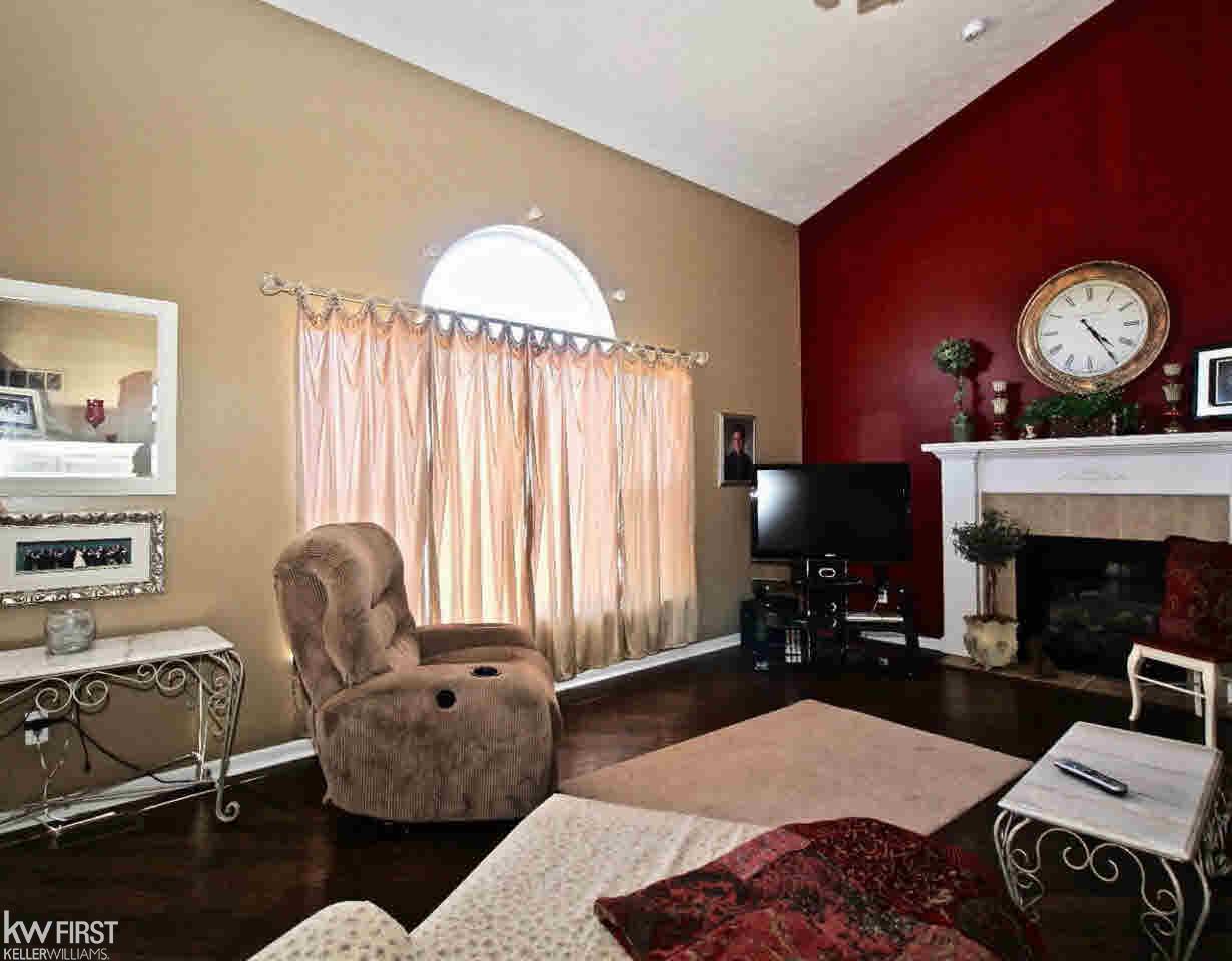 2477 Ridgewood Drive Howell, MI 48843 - Photo 9 of 53 21276147-8.JPG