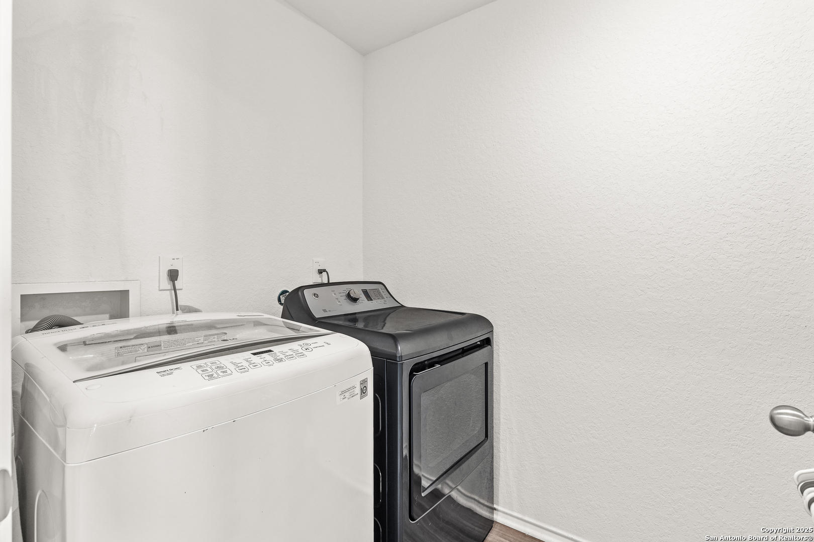 5259 Winding Streme St. Hedwig, TX 78152 - Photo 13 of 24 a utility room with dryer and washer