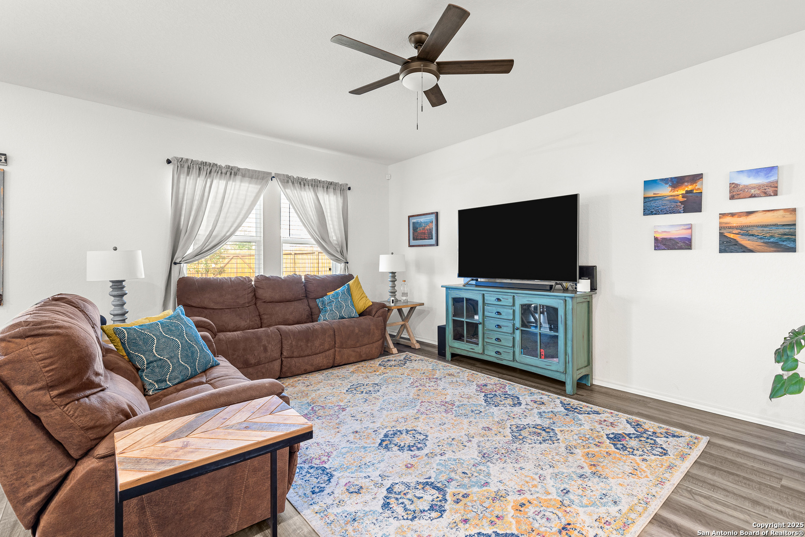 5259 Winding Streme St. Hedwig, TX 78152 - Photo 3 of 24 a living room with furniture and a flat screen tv