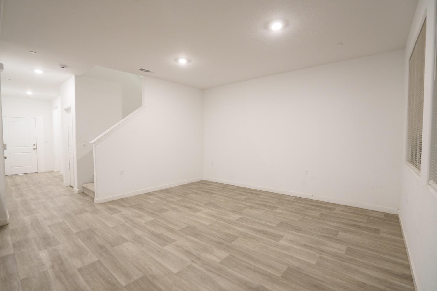 5769 West Austin Way Fresno, CA 93722 - Photo 4 of 32 a view of an empty room