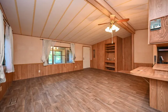 a view of a tennis court