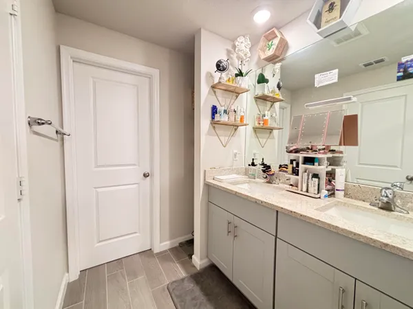 $2,500 | 2410 Southeast Tarvest Way, Stuart, FL 34997