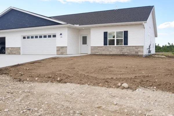 $355,000 | 920 Drumlin Drive, Unit 2, Kewaskum, WI 53040
