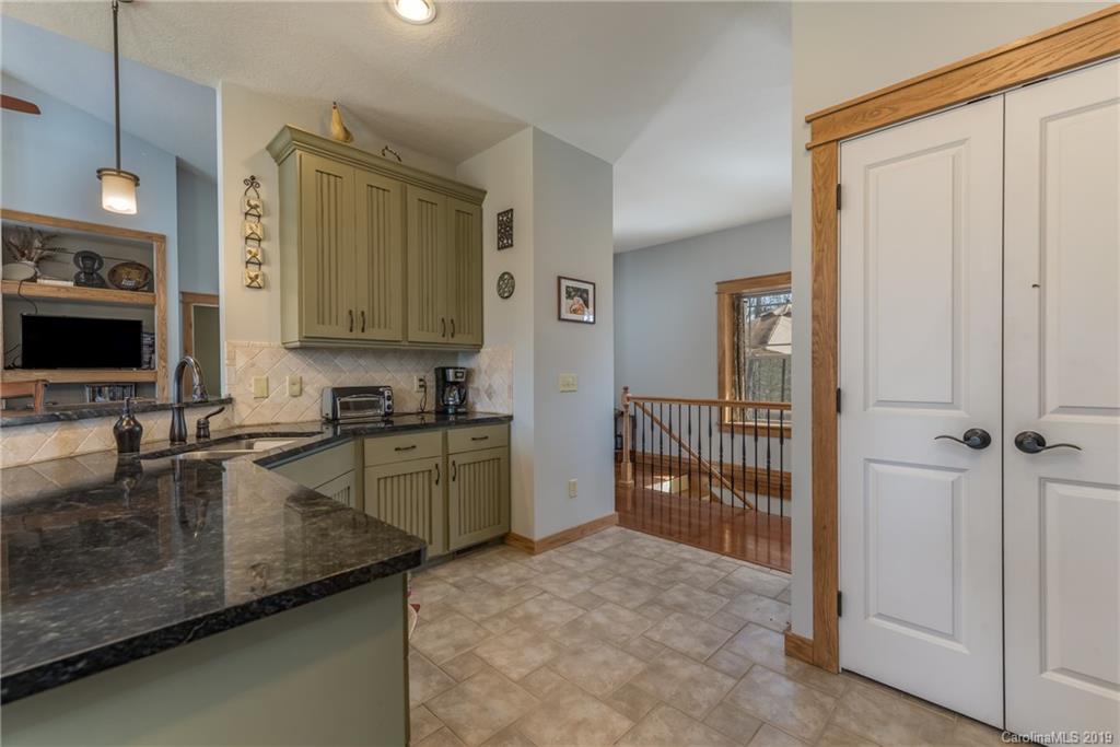 333 Bothwell Road Hendersonville, NC 28792 - Photo 4 of 34 Gallery Image 4