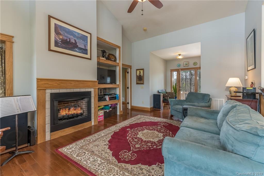 333 Bothwell Road Hendersonville, NC 28792 - Photo 8 of 34 Gallery Image 8