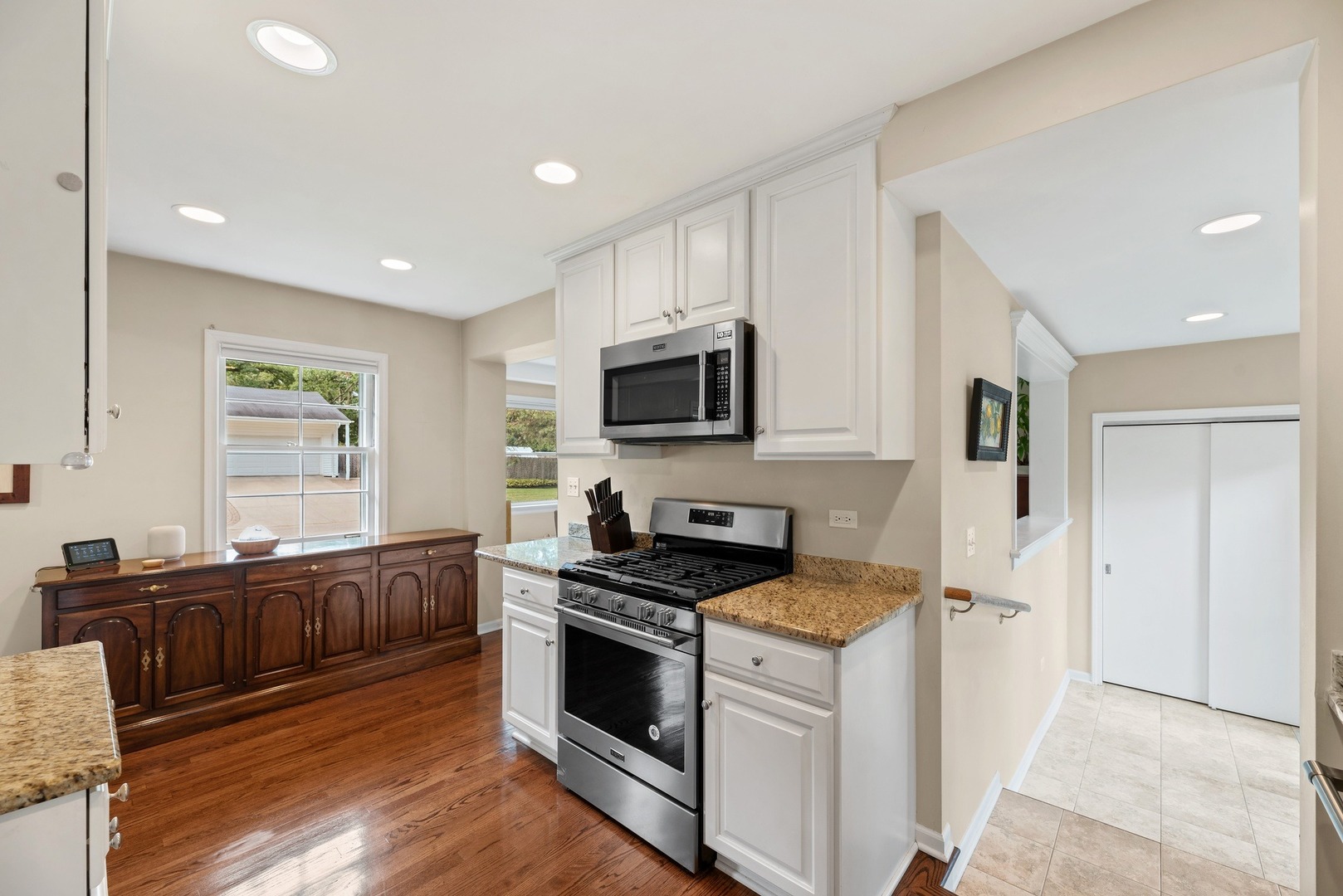 101 Winston Road Lake Forest, IL 60045 - Photo 8 of 26 a kitchen with granite countertop a stove and a sink