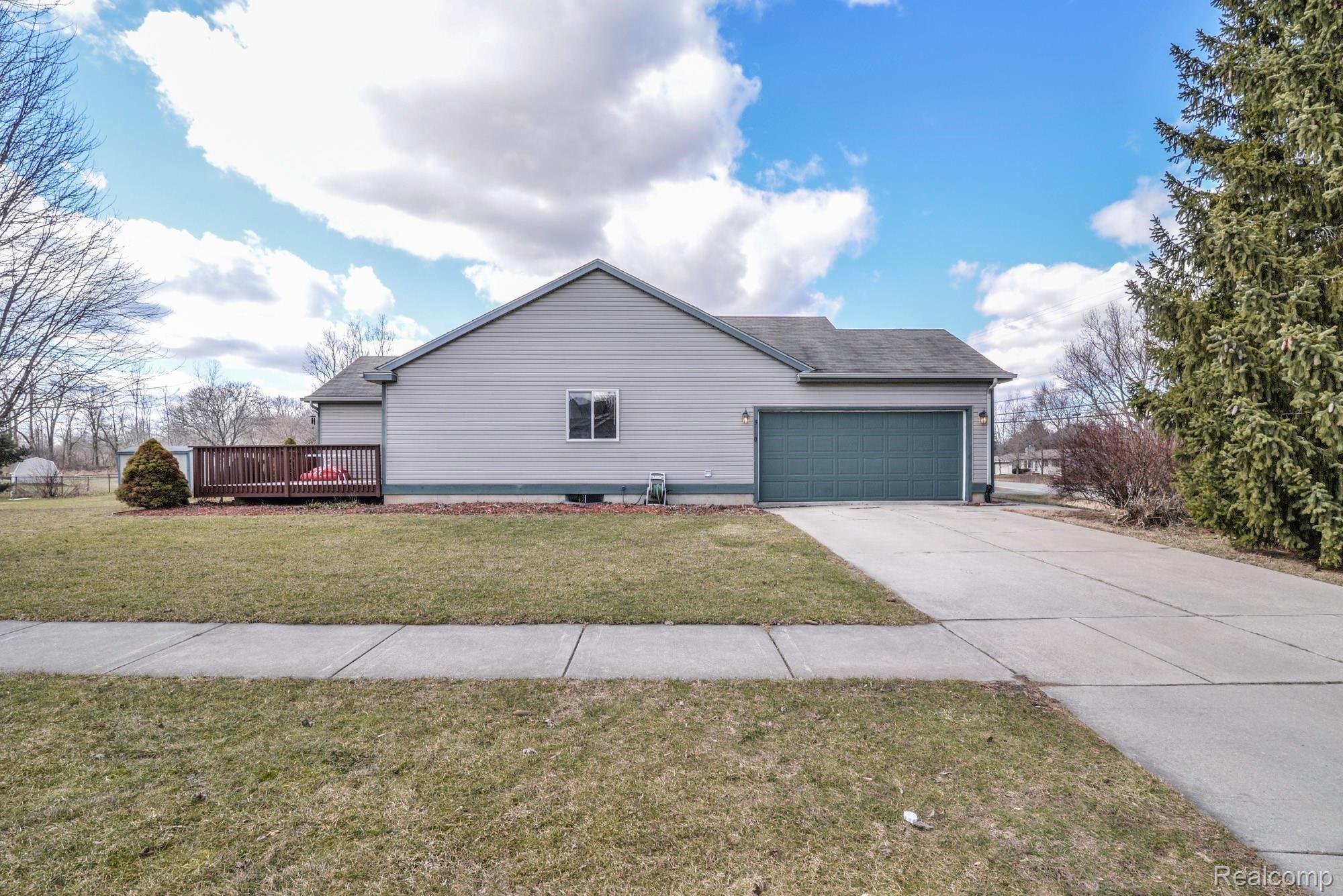 5190 Sleight Road Bath, MI 48808 - Photo 2 of 44 DSC_4764.jpg