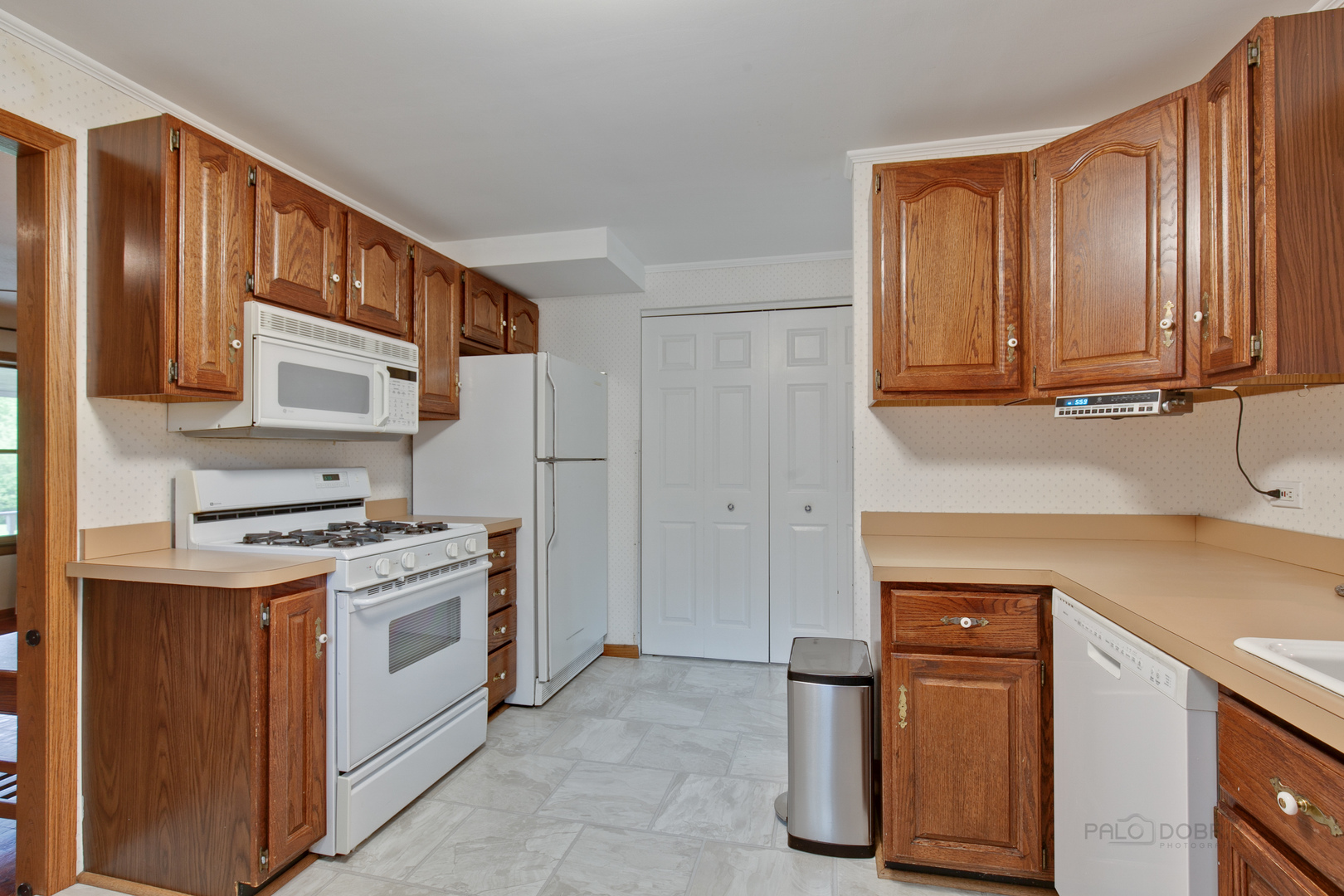 320 Roberts Road Inverness, IL 60067 - Photo 11 of 28