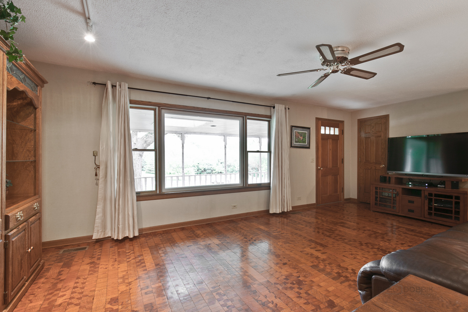 320 Roberts Road Inverness, IL 60067 - Photo 9 of 28