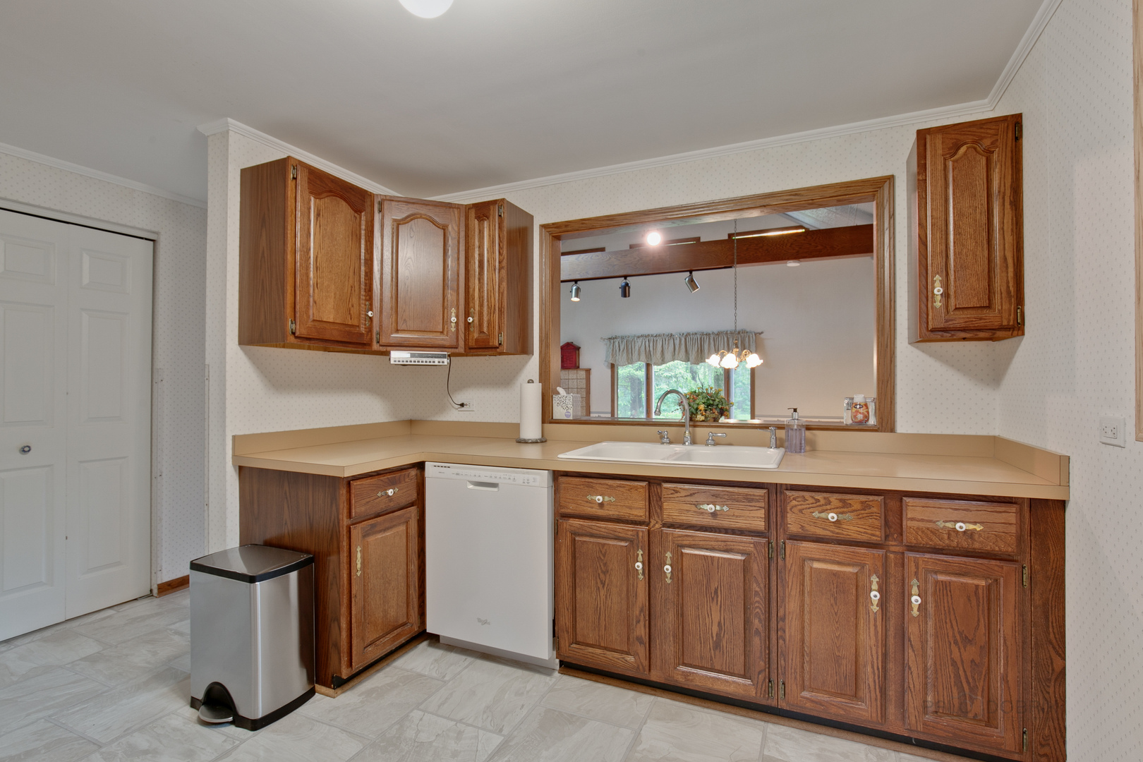 320 Roberts Road Inverness, IL 60067 - Photo 10 of 28