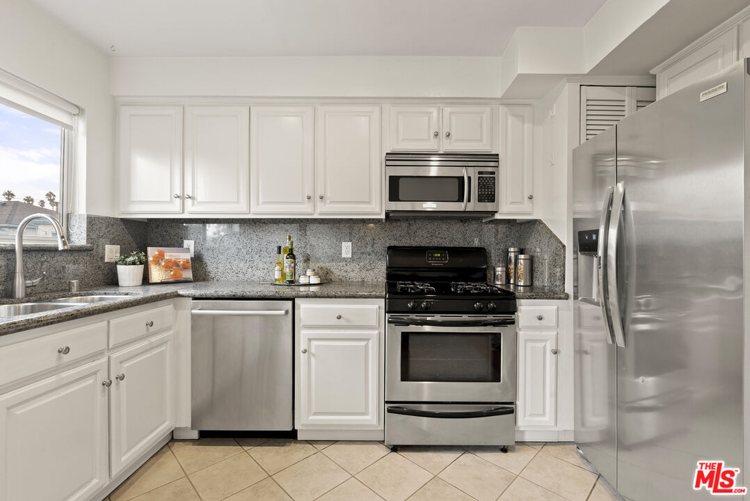 1447 Stanford Street, Unit C Santa Monica, CA 90404 - Photo 5 of 19