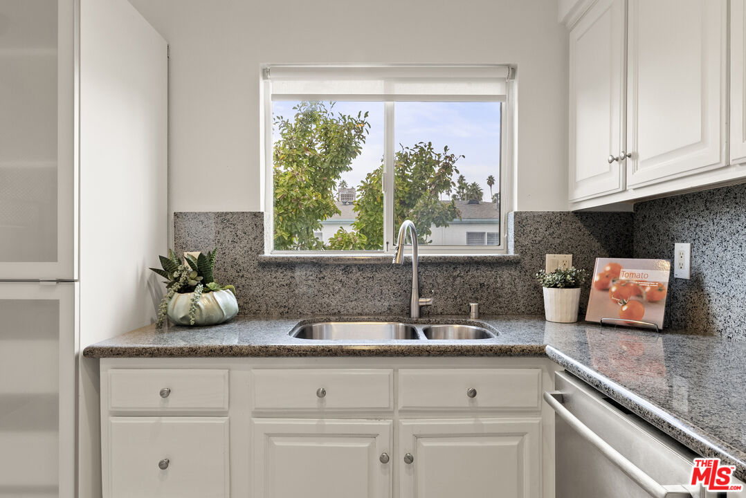 1447 Stanford Street, Unit C Santa Monica, CA 90404 - Photo 6 of 19