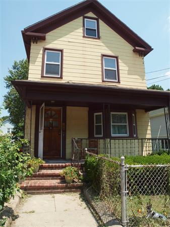 39 Avon Street Somerville, MA 02143 - Photo 4 of 16 a front view of a house