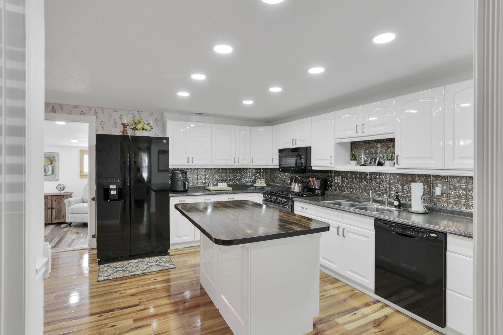4022 Clabber Road Columbus, OH 43207 - Photo 19 of 64 19-web-or-mls-011A6111